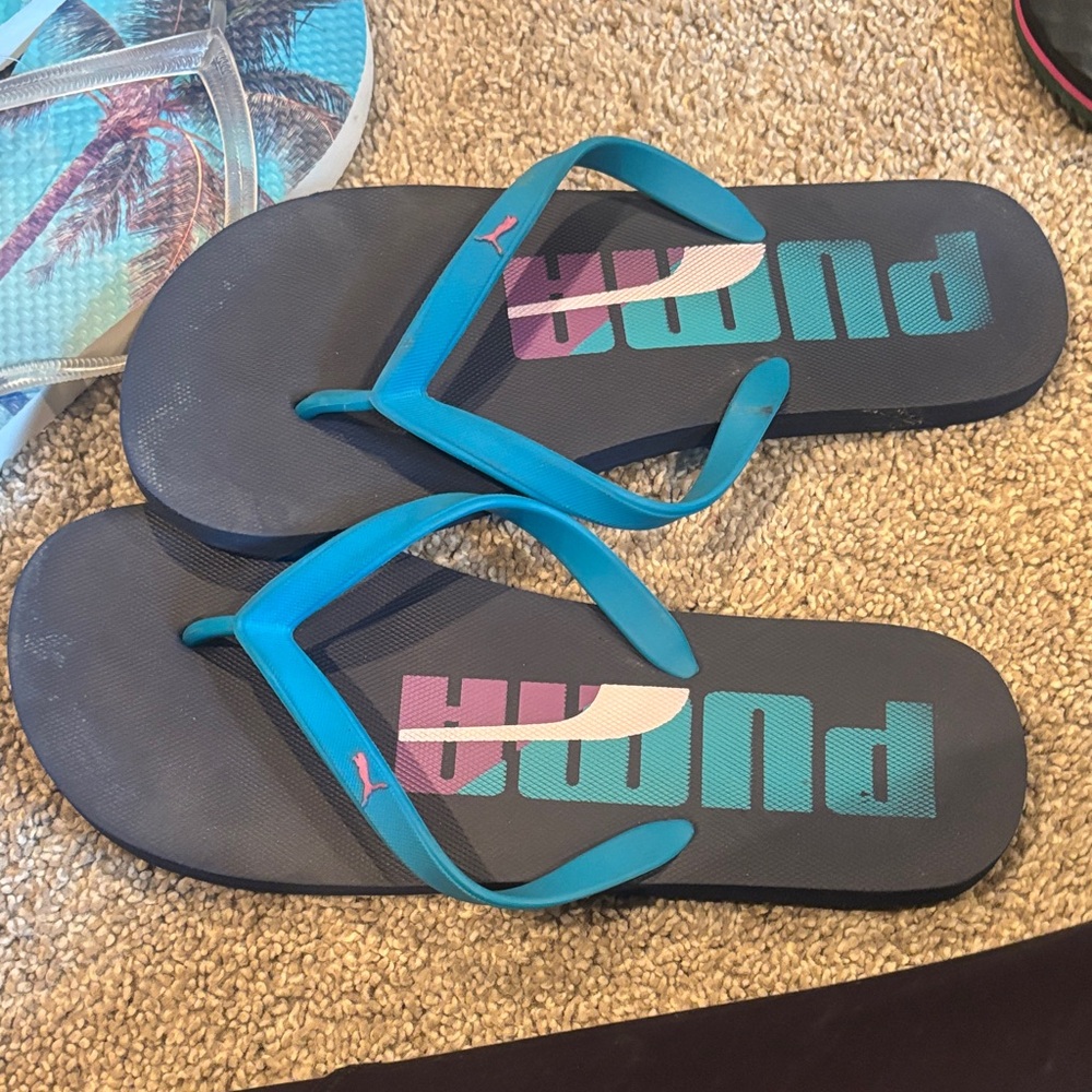 Assorted Flip Flops Collection - Picture 3 of 16